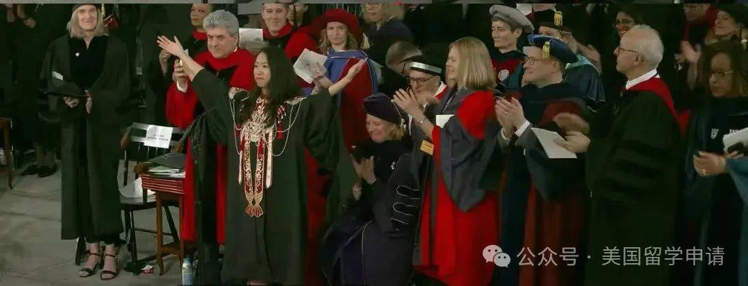 讲的中国女生蒋雨融来自青岛英高毕业本科就读于杜克九游会·j9网站震撼全场!史上首位在哈佛毕业演(图5) 讲的中国女生蒋雨融来自青岛英高毕业本科就读于杜克九游会·j9网站震撼全场!史上首位在哈佛毕业演(图5)
